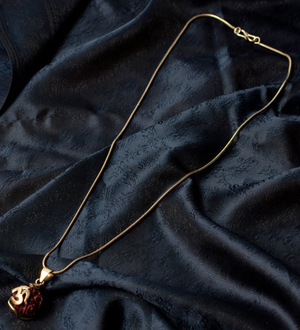 ルドラクシャ ネックレス オーンとナーガに絡まれたルドラクシャの