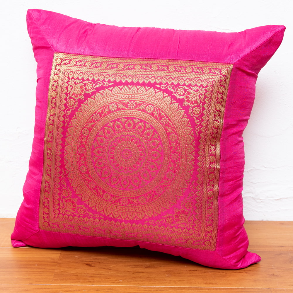 クッションカバー インド 伝統模様 伝統柄 金糸入りのインド伝統柄