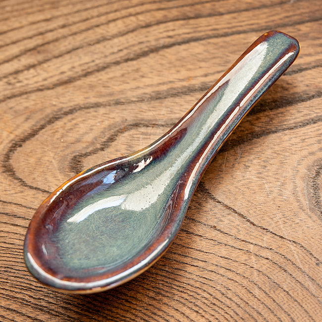 れんげ レンゲ 蓮 ハスの花 滑らかな釉薬が美しい タイの陶磁器