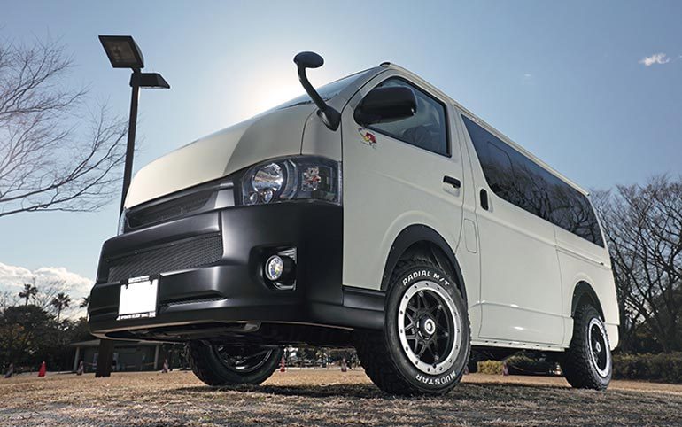 【ライカン】 ハイエース 200系用 サマータイヤ オーレンカウンター ニューストリート OG-20 225/50R18C 107/105T WL クリムソン MG ライカン 8.0-18 タイヤ1番 - 通販 - PayPayモール しており