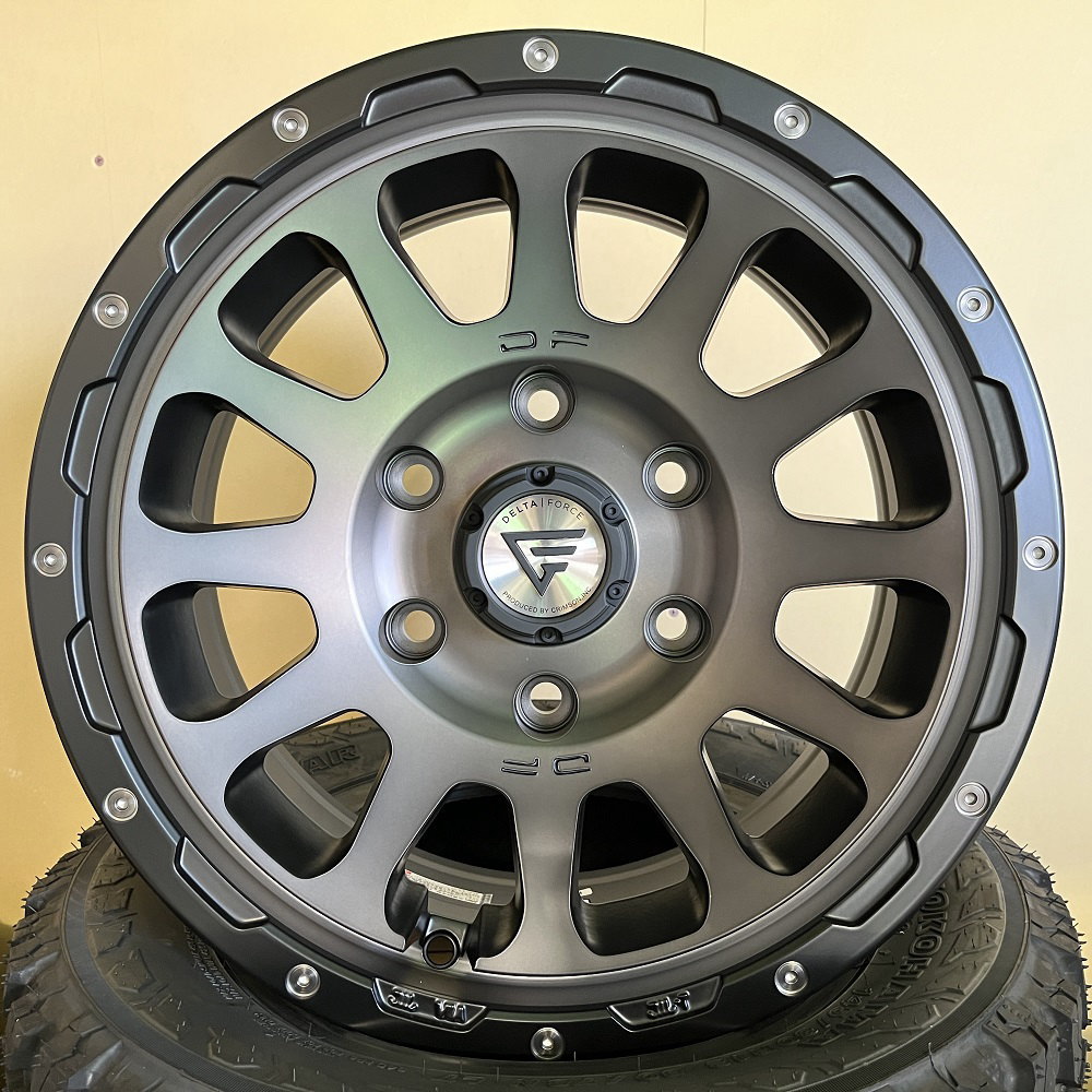 200系 ハイエース 専用  ブリヂストン 215/70R16 100Q BLIZZAK DM-V3 冬用 スタッドレスタイヤ OVAL 16インチの画像