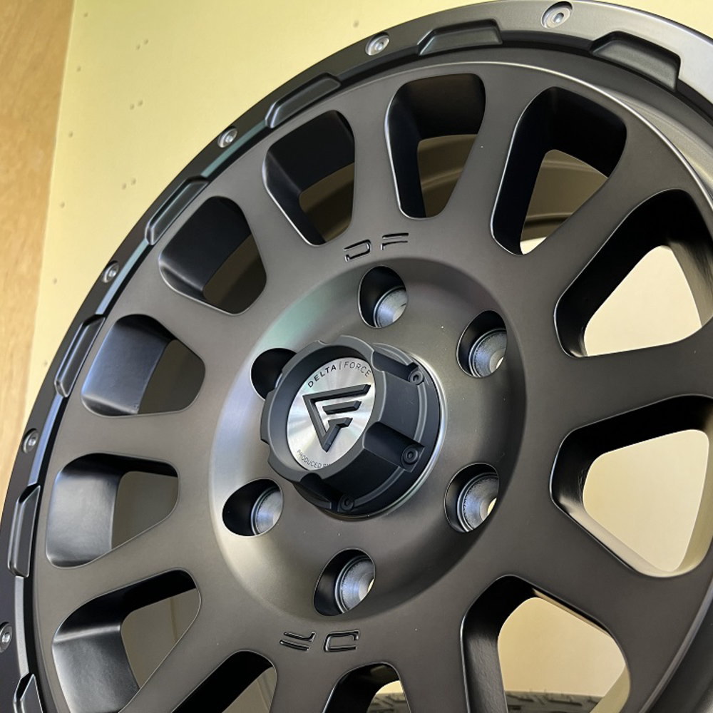 200系 ハイエース 専用  ブリヂストン 215/70R16 100Q BLIZZAK DM-V3 冬用 スタッドレスタイヤ OVAL 16インチの画像