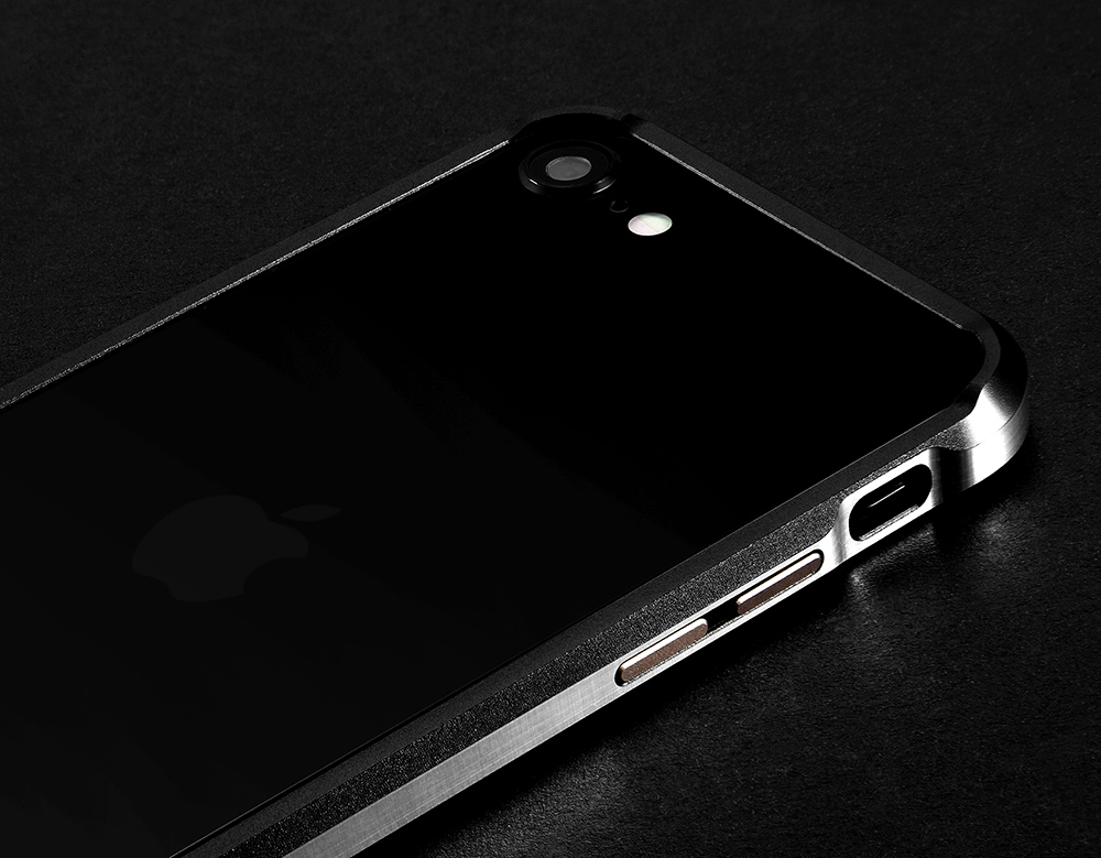 【新品】iPhone SE2 SE3アルミ ケース ゼロハリバートン ブラック 新品】iPhone SE2 SE3アルミ ケース ゼロハリバートン ブラック