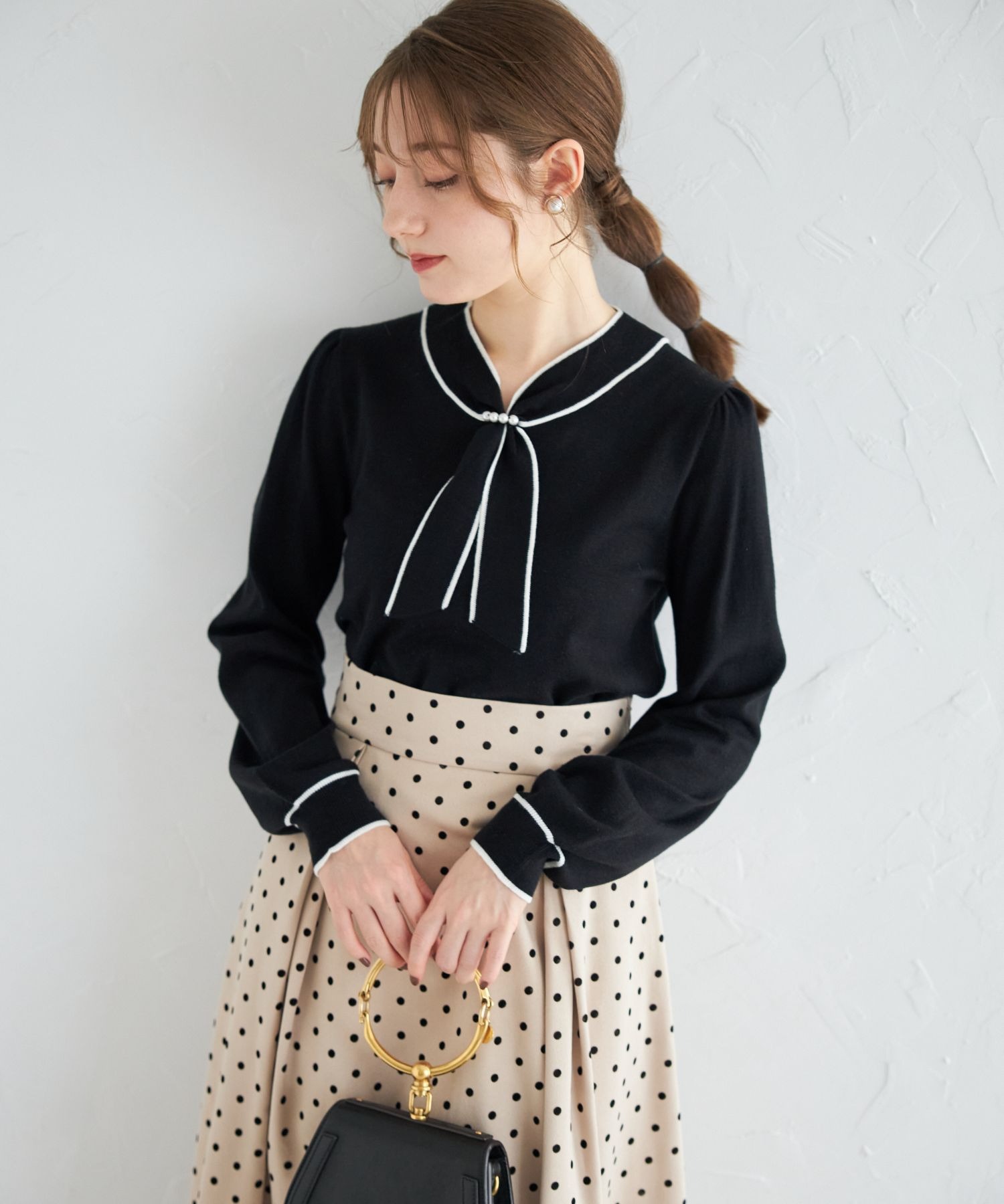 tocco closet（トッコ クローゼット） パール付き配色ボウタイニット