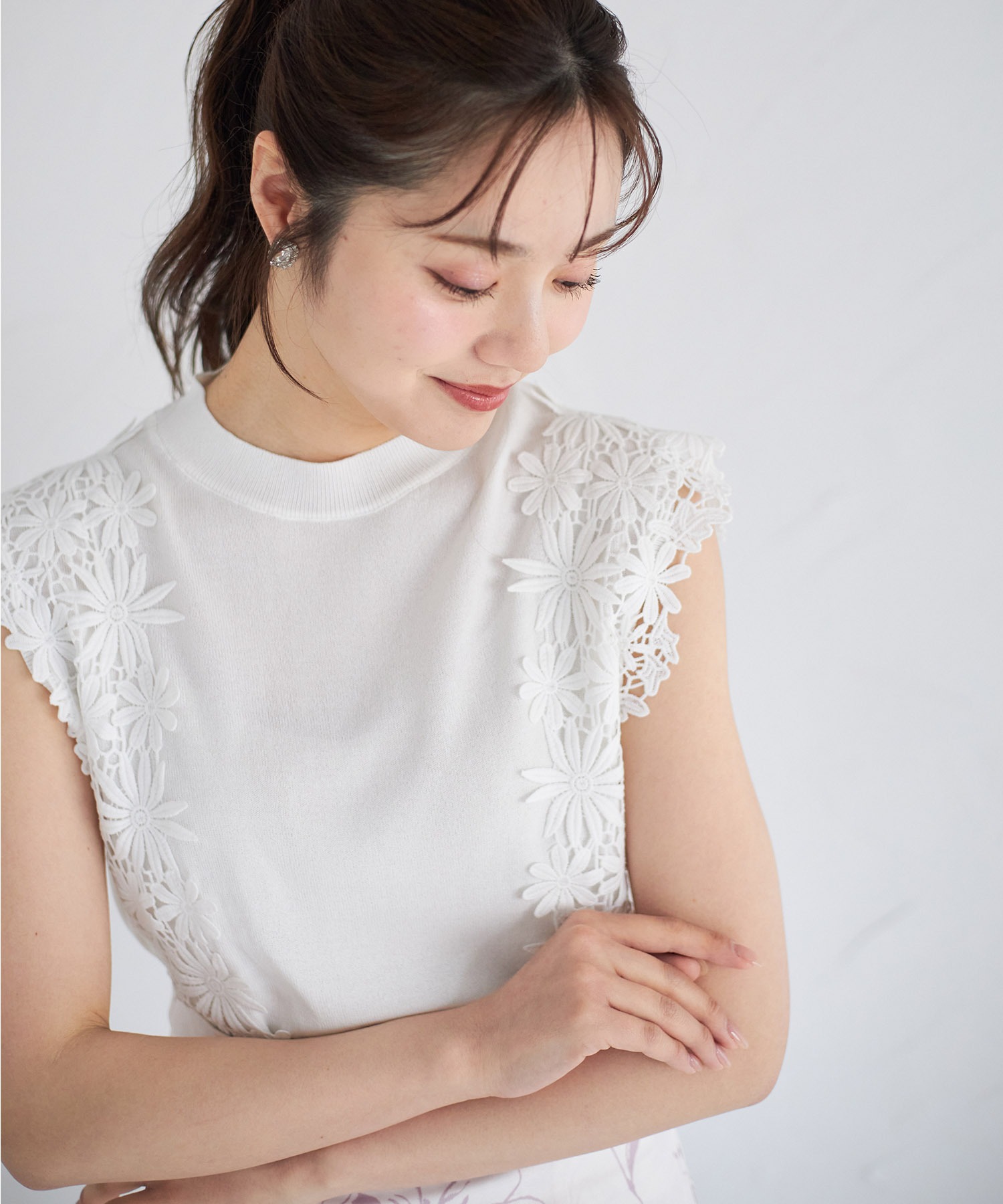 ルーク　未使用 tocco closet（トッコ クローゼット） ショルダーフラワーレースニット