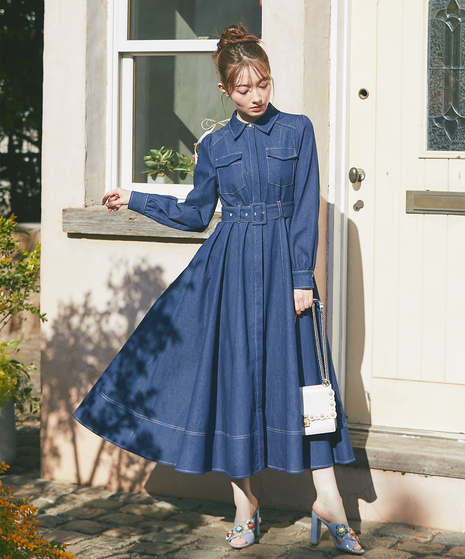 tocco closet ベルト付きビジュー釦ステッチ入りデニムシャツ