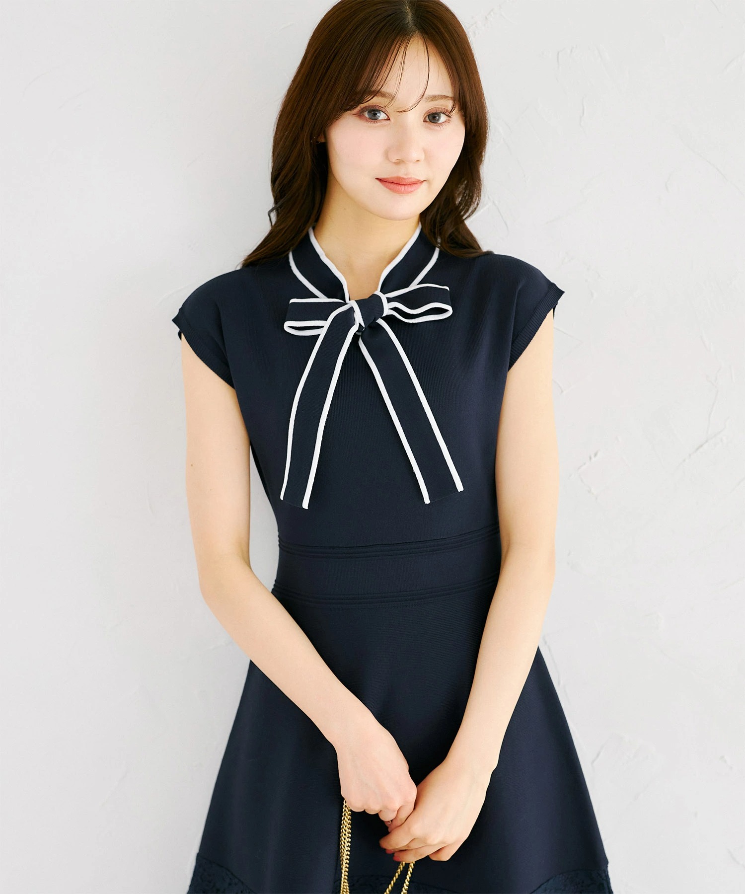 美品 グレースクラス ロングワンピース 濃紺 ボウタイリボン 蕾柄 とろみ生地 美品 グレースクラス ロングワンピース 濃紺 ボウタイリボン 蕾柄