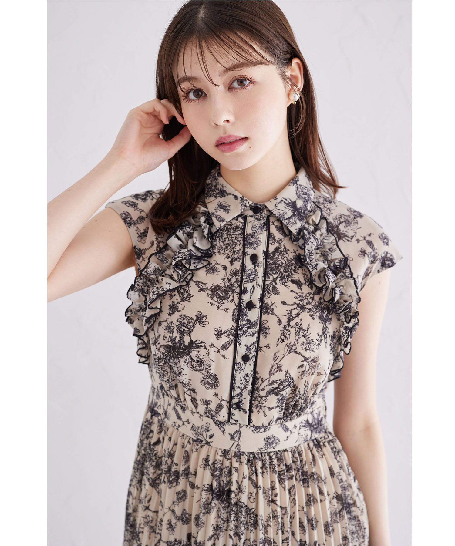 新品　tocco closet フラワープリントシャツプリーツワンピース 紺 2WAYボウタイリボン付きフラワープリントシャーリング