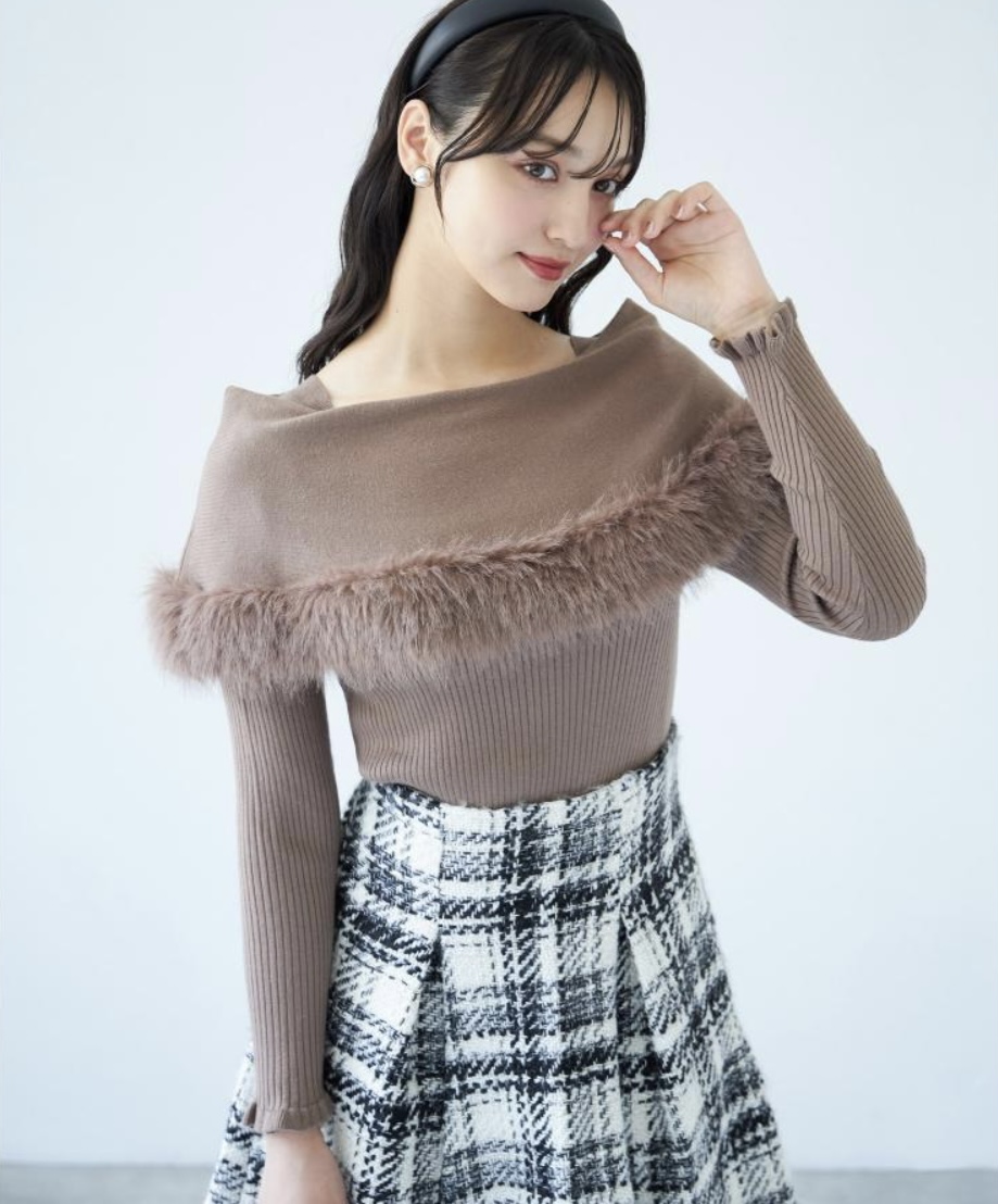 K　3枚 tocco closet ファー付きケープライク袖口フリルリブニットプル