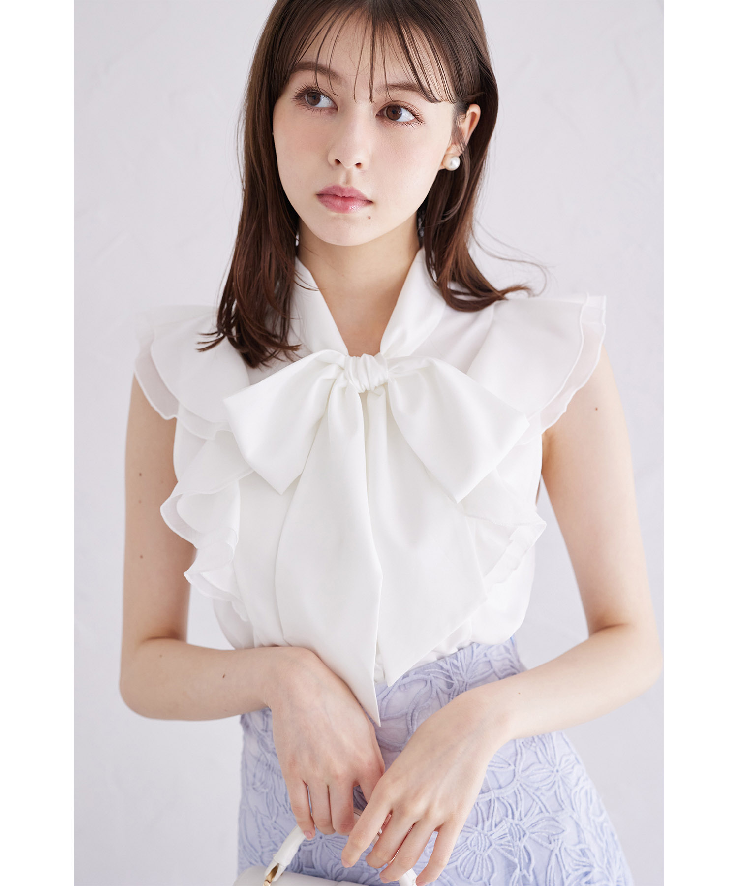 tocco closet ボウタイリボン付きパール釦ラッフルシアーフリル