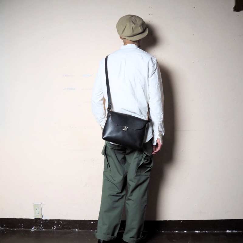 FERNAND LEATHER（フェルナンドレザー） ショルダーバッグ iPad LATCH