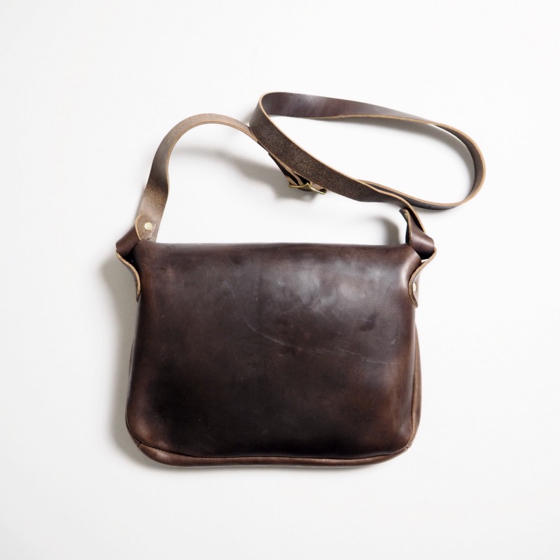 FERNAND LEATHER（フェルナンドレザー） ショルダーバッグ iPad LATCH 