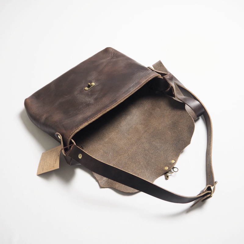 FERNAND LEATHER（フェルナンドレザー） ショルダーバッグ iPad LATCH