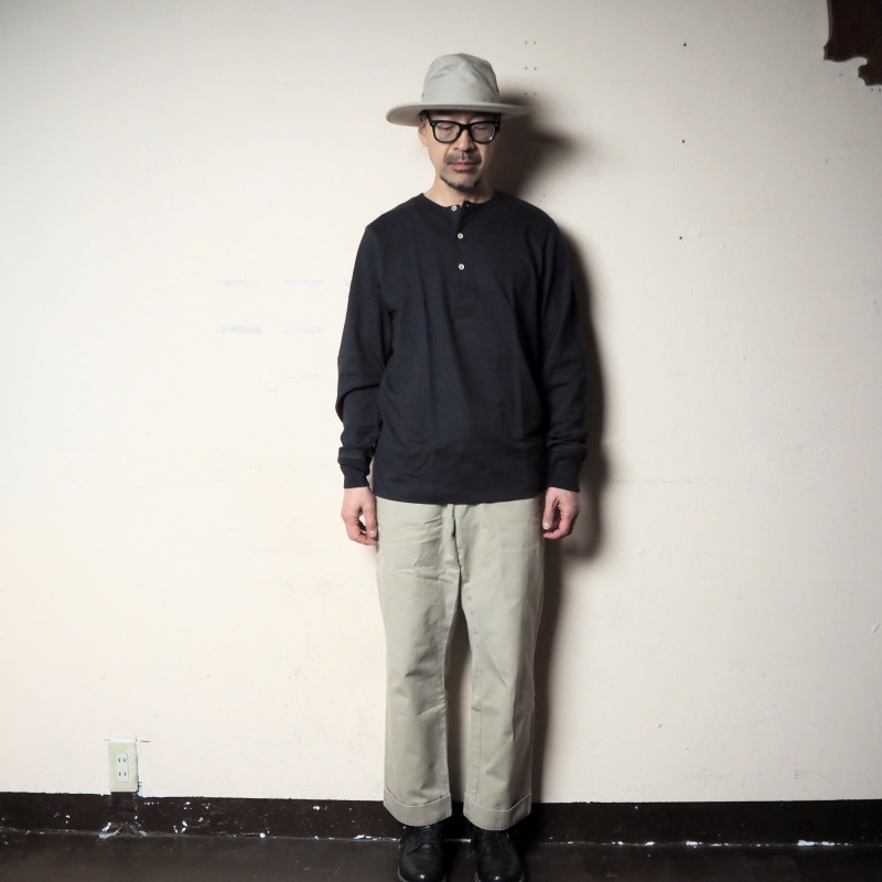 Merz b.Schwanen（メルツベーシュヴァーネン） ヘンリーネック長袖T