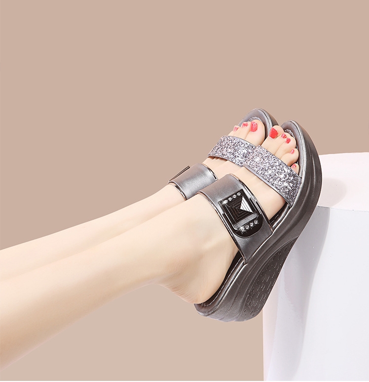 脚長効果で美スタイル！【HERMES】サンダル 210.jpg