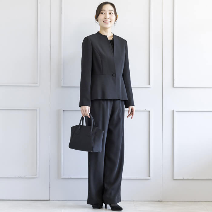 本日迄美品　東京ソワールパンツスーツセットアップ　11号ブラック　フォーマル漆黒 洗える｜ストレッチ素材のパンツスーツ 11号・ブラック｜東京