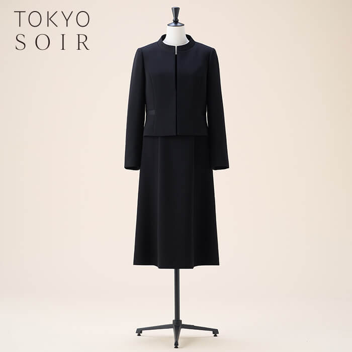 喪服 レディース ブラックフォーマル 東京ソワール アンサンブル 礼服 漆黒 婦人スーツ 親族 参列 通年 前ファスナー 洗える ウォッシャブル 40代 50代 7403900の画像