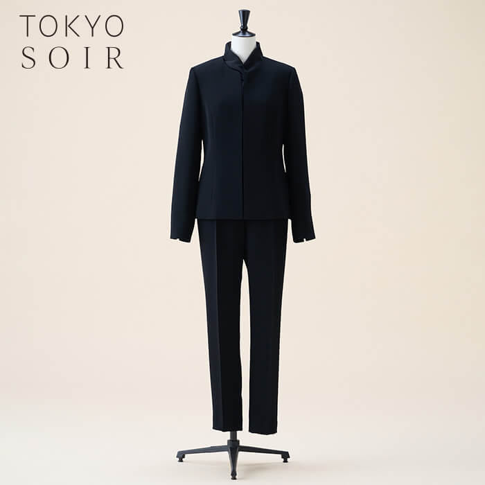 喪服 レディース ブラックフォーマル 東京ソワール ３点セット パンツ 婦人スーツ 礼服 黒 女性 ウォッシャブル 洗える ボウタイ シンプル 50代 60代 7408100の画像