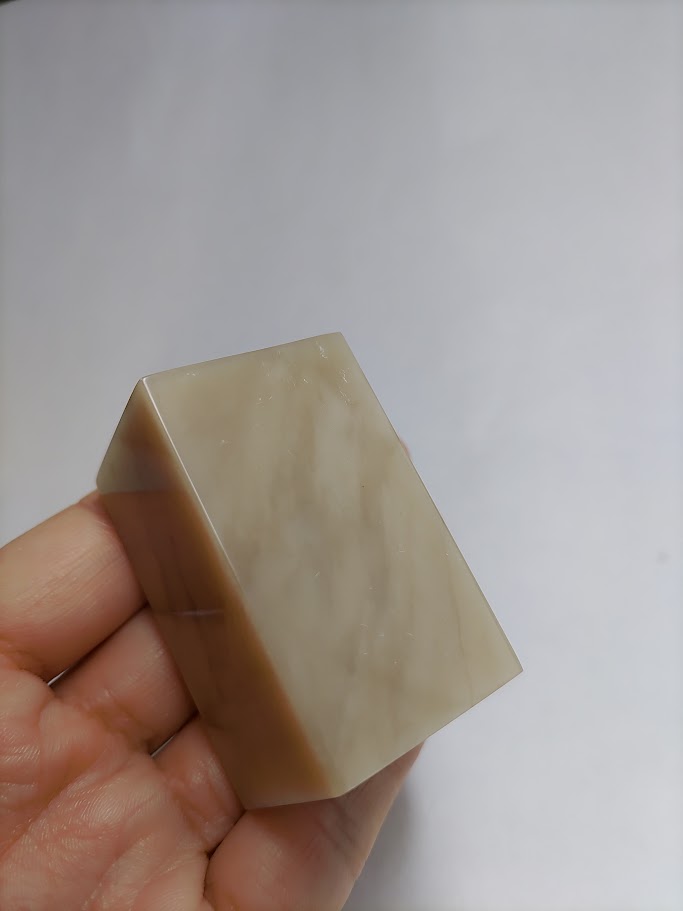 鈕付印材(12) 寿山老芙蓉石 白芙蓉石 牛鈕 1.9x1.7x4.0cm 手彫