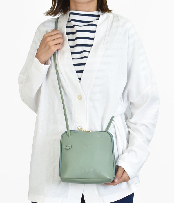 IL BISONTE（イルビゾンテ） バッグ ショルダーバッグ クロスボディ