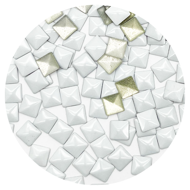 アルミ製スタッズ フラットピラミッド型 100粒 スタッズ パーツ ネイル