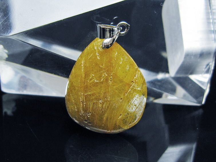 ルチルクォーツペンダント