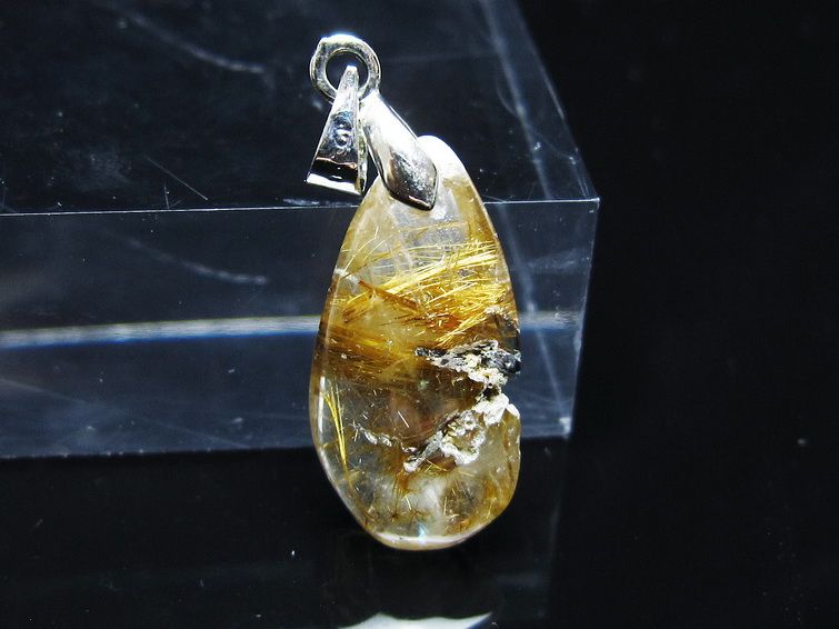 ゴールド タイチンルチルクォーツペンダント