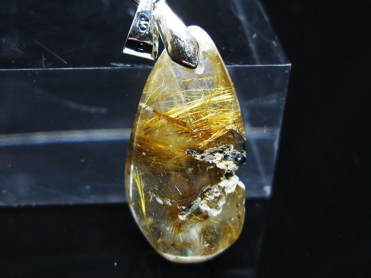 ゴールド タイチンルチルクォーツペンダント