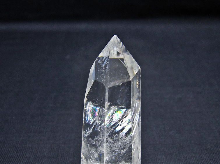 水晶 六角柱 ポイント 置物 一点物 142-11065の説明 - 通販 - Yahoo