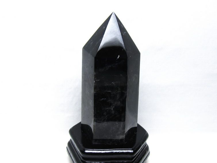 【最強の守護石】観音水晶　モリオン　黒水晶　ラフストーン　台座付き 1.5Kg モリオン 六角柱 黒水晶 ポイント 置物 一点物 台座付属 送料