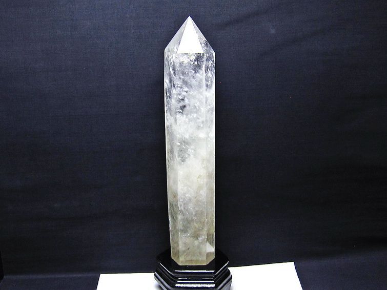2.2Kg 水晶 六角柱 台座付属 ポイント 置物 原石 送料無料 一点物 162 2.2Kg 水晶 六角柱 台座付属 ポイント 置物 原石 送料無料 一点物 162