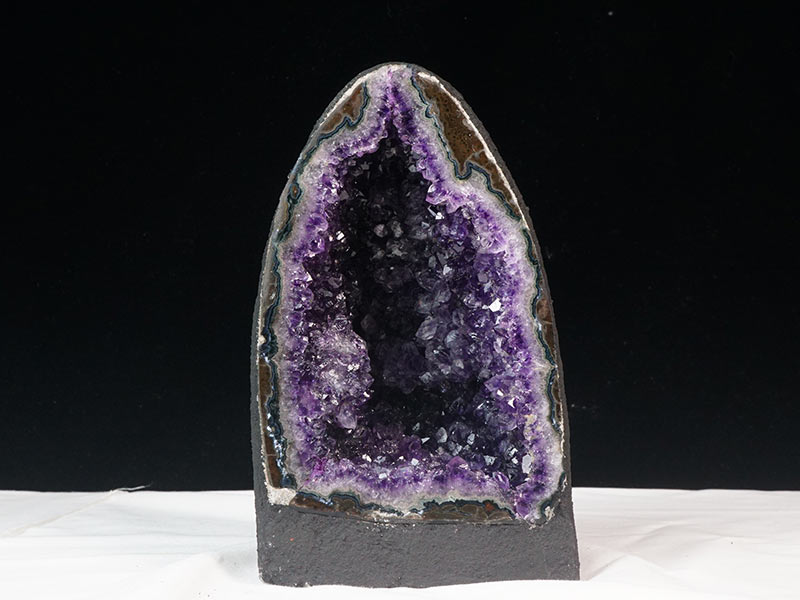 ウルグアイ産 アメジストドーム 原石 2.4Kg アメジスト ドーム ウルグアイ産 アメジストドーム 原石