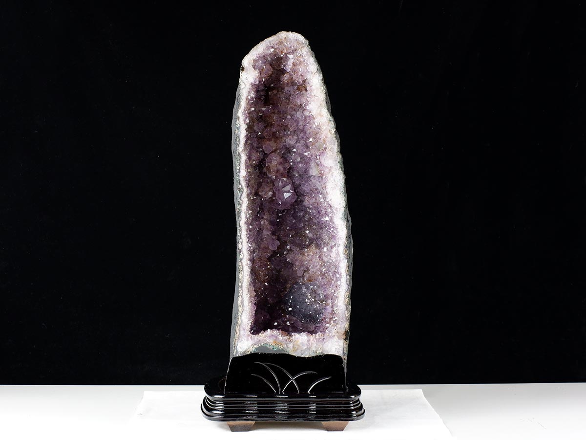 アメジスト ブラジル産　重さ585ｇ　猫の目　原石 置物 アメジスト ブラジル産 重さ585g 猫の目 原石 置物