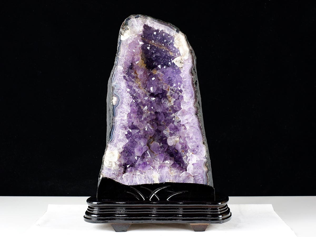 ブラジル産❣️天然石アメジストのプレート　置物　台座付きNO.020719 ブラジル産❣️天然石アメジストのプレート 置物 台座付きNO.020719