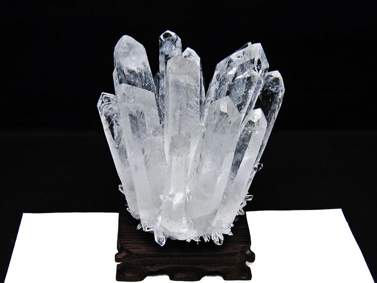 1.1Kg 水晶 クラスター 原石 台座付属 一点物 送料無料 182-8364