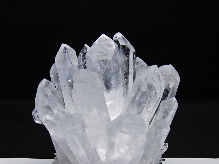 水晶 クラスター 水晶 原石 台座付属 一点物 送料無料 182-8636の説明