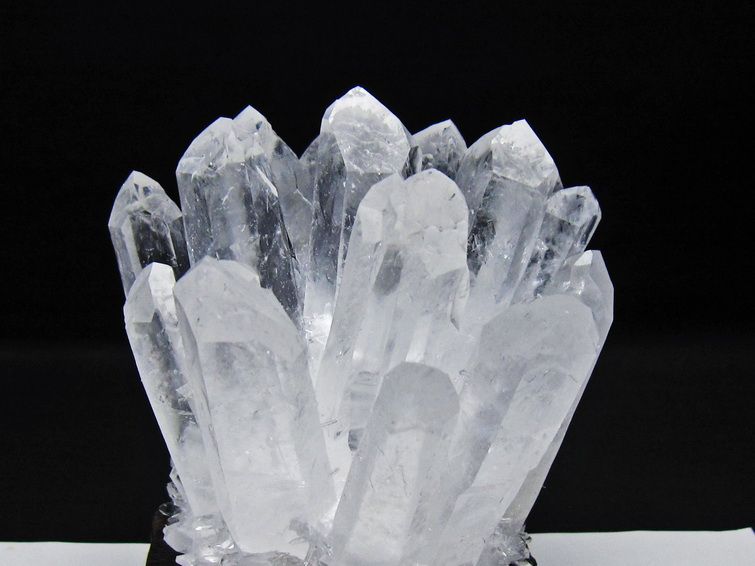 クラスター水晶原石置物　石約70*77ミリ280ｇ　台座付き 水晶 クラスター 水晶 原石 台座付属 一点物 送料無料 182-8640の説明