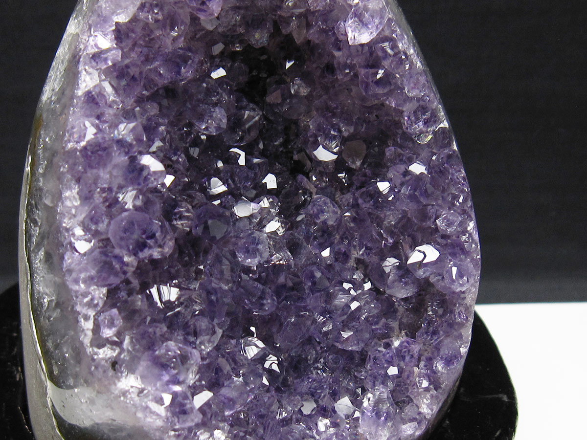 1kg超え ウルグアイ産 アメジスト クラスター 1Kg アメジスト 原石 ウルグアイ産 クラスター amethyst 台座付属 送料