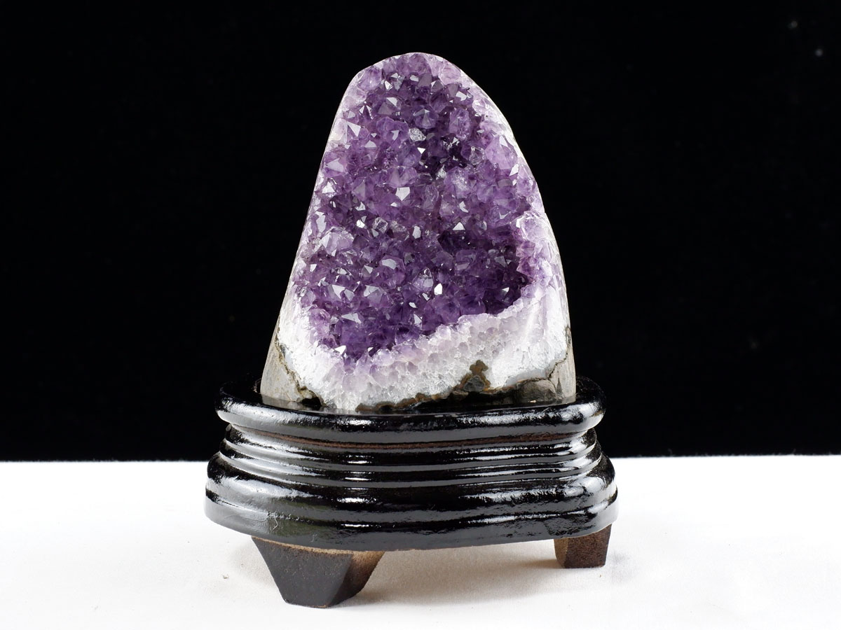 【高品質】ウルグアイ産アメジスト 龍彫 台座付 アメジスト 原石 ウルグアイ産 クラスター amethyst 台座付属 送料無料