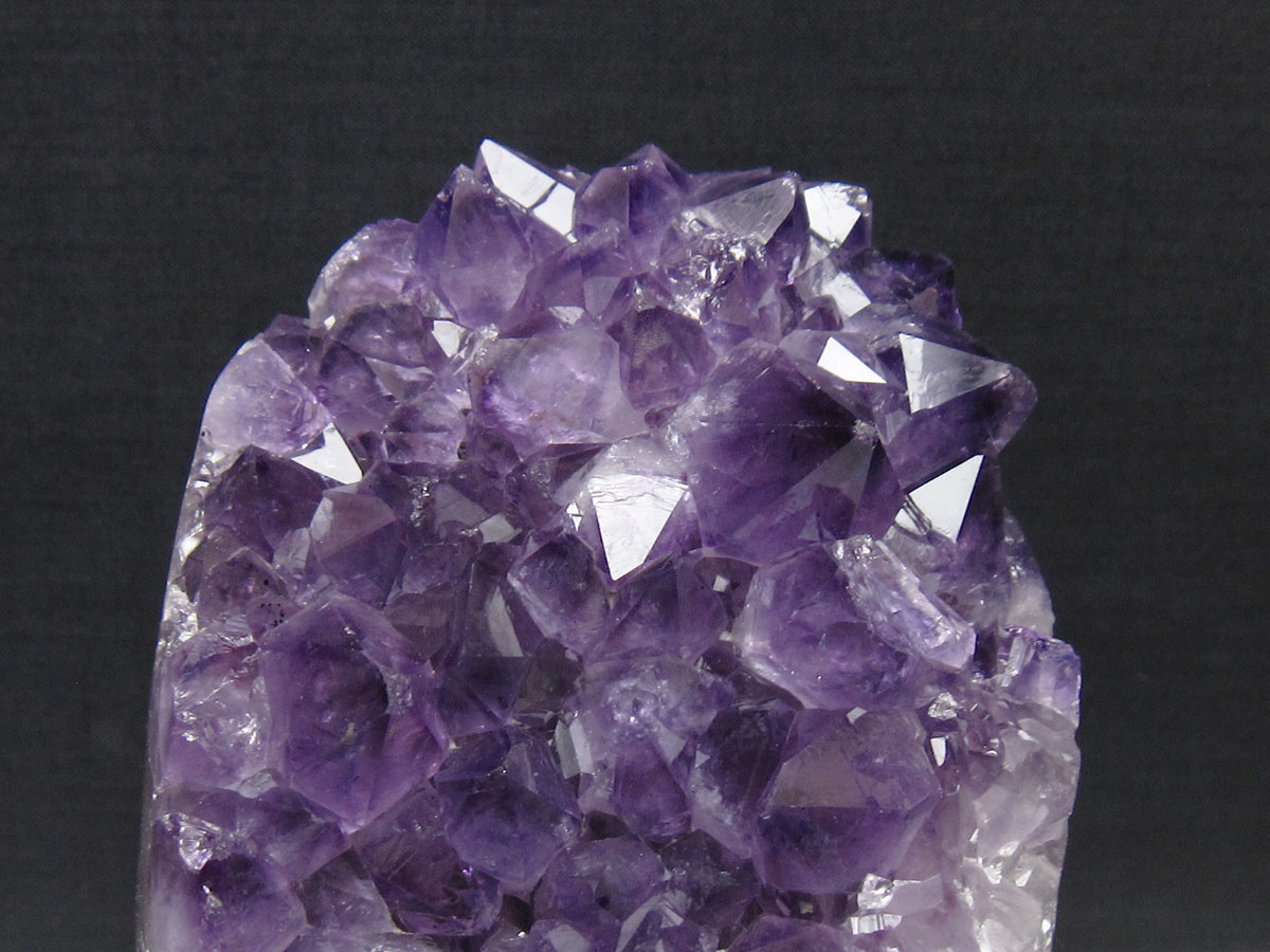 1.4Kg アメジスト 原石 ウルグアイ産 クラスター amethyst 台座付属