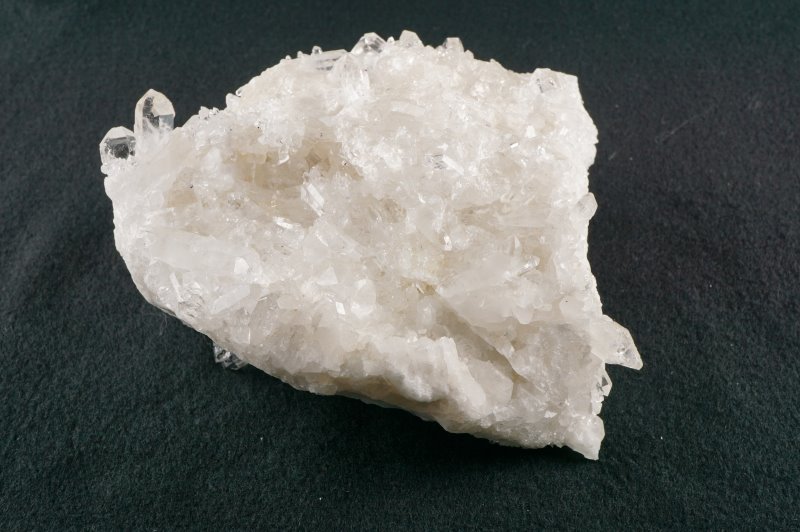 2Kg 水晶 クラスター 原石 ブラジル産 一点物 送料無料 192-631