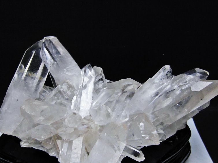 2.6Kg 水晶 クラスター マダガスカル産 台座付属 水晶 原石 送料無料