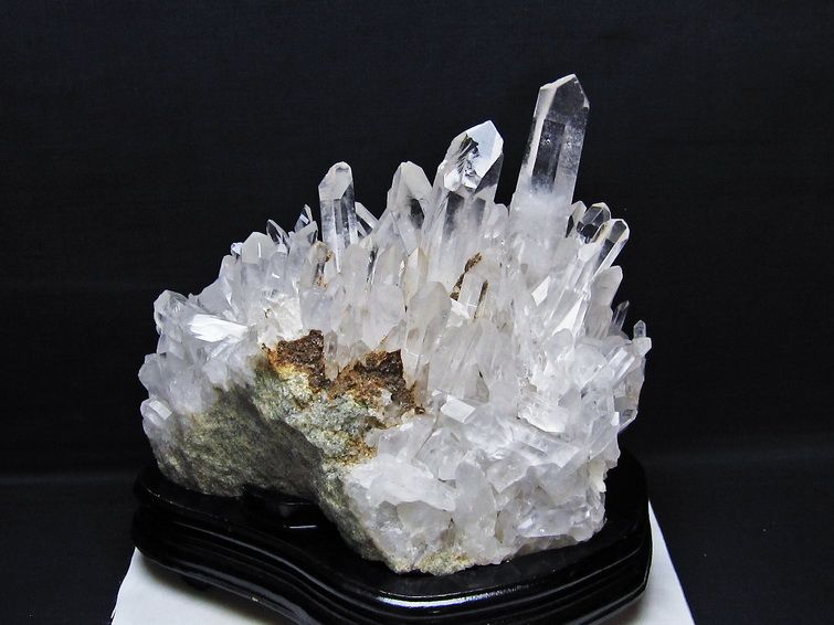 5.7Kg 水晶 クラスター マダガスカル産 台座付属 水晶 原石 送料無料