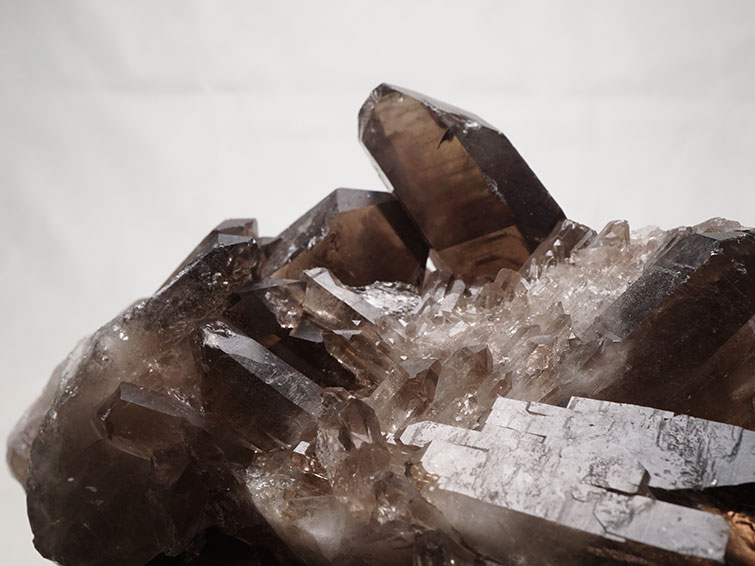 約2キロ　スモーキーモリオン　原石クラスター 2.8Kg スモーキークォーツ クラスター 原石 煙水晶 モリオン 黒水晶