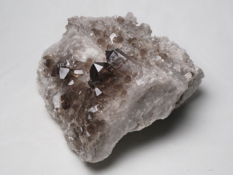 2Kg スモーキークォーツ クラスター 煙水晶 原石 モリオン 黒水晶