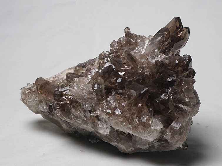 1Kg スモーキークォーツ クラスター 煙水晶 原石 モリオン 黒