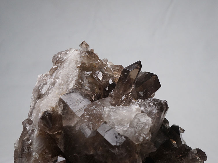 1Kg スモーキークォーツ クラスター 煙水晶 原石 モリオン 黒