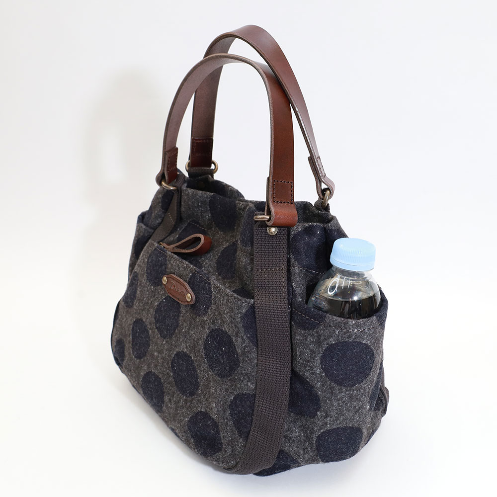 【ノベルティ付】Dakota ダコタ シンピット トートバッグ 手持ちバッグ 冬素材 1531761 akz015 レディース オールシーズン お出かけ バッグ 財布 長財布 ペット レディースバッグ 綿 Dakota（ダコタ） ノベルティ付 シンピット トートバッグ 手持ちバッグ