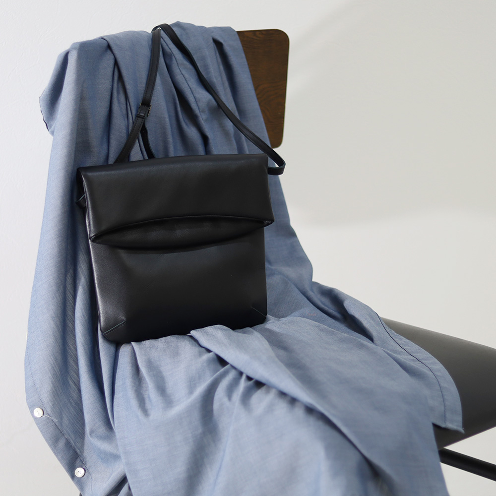 tsumori chisato CARRY（ツモリチサトキャリー） ソフトレザー