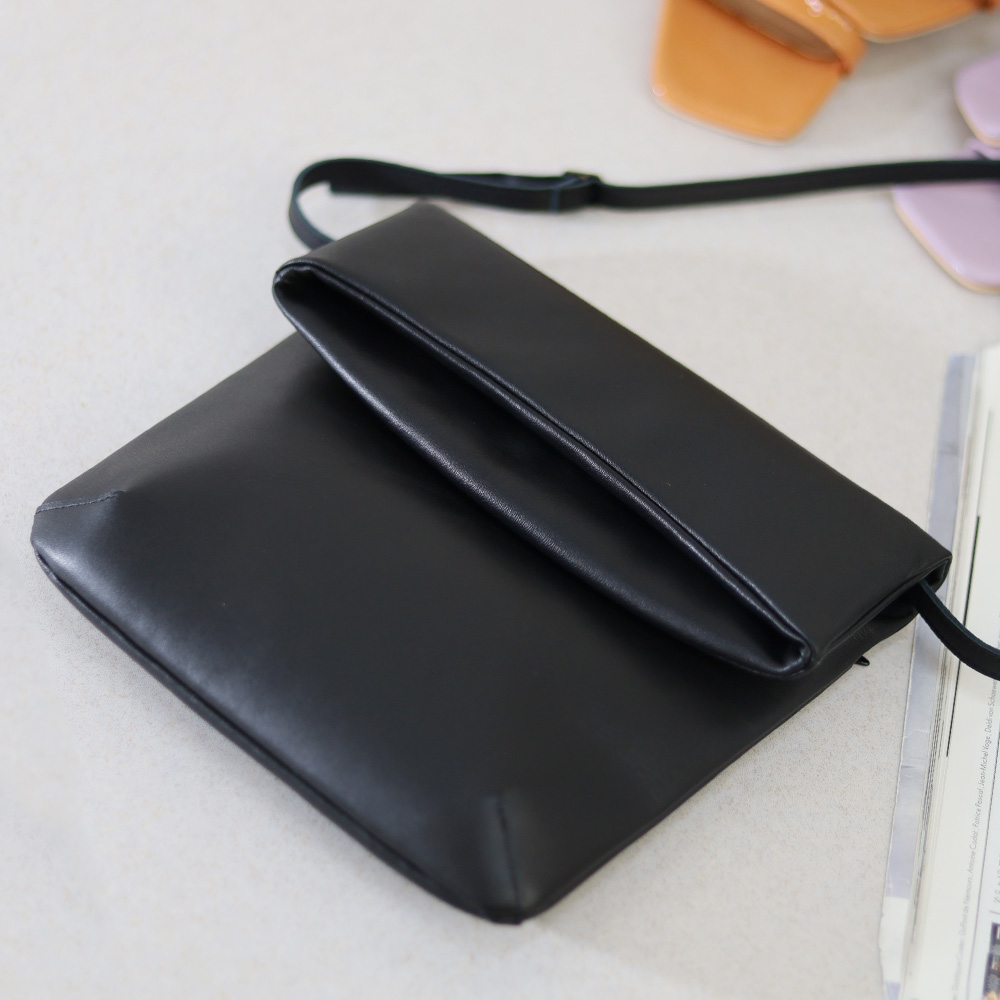 tsumori chisato CARRY（ツモリチサトキャリー） ソフトレザー